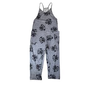 Cupshe Gray Palm Leaf Romper Size Small NWT Soft Stretchy Pocket Jumpsuit